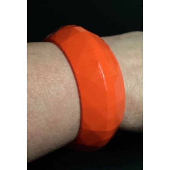 unbranded Jewelry - Vintage 1980s Chunky Faceted Orange Lucite Bangle Bracelet Opaque